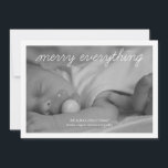God All Helgdag Photo Grönt Jul Julkort<br><div class="desc">Personlig julkort för familjen med ord som "merry allting", på söt och delikat handskriven som vitt typsnitt, och en enkel vit gräns som ger en svart och vit fotomall för ett sovande baby. Baksidan av dessa vackra, platta julkort har en roligt mönster, med grönt och vit kontur. Ladda enkelt upp...</div>