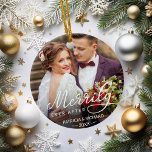God dag efter den nya julen julgransprydnad keramik<br><div class="desc">Personligens fotodekoration för nylweds har ett favoritfoto från bröllop på vardera helgdag,  med "Merrily Now After" överlagt i vit kalligrafi. Anpassa med datum för namn och bröllop.</div>