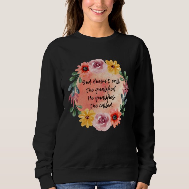 God Doesn't Call the Qualified, Christian, Inspira T Shirt (Framsida)