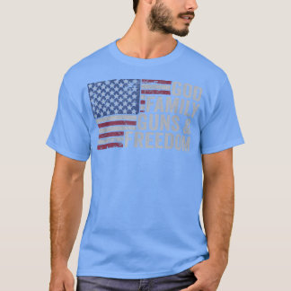 GOD FAMILY GUNS & FREEDOMPro Gun USA flagga 4:e av T Shirt