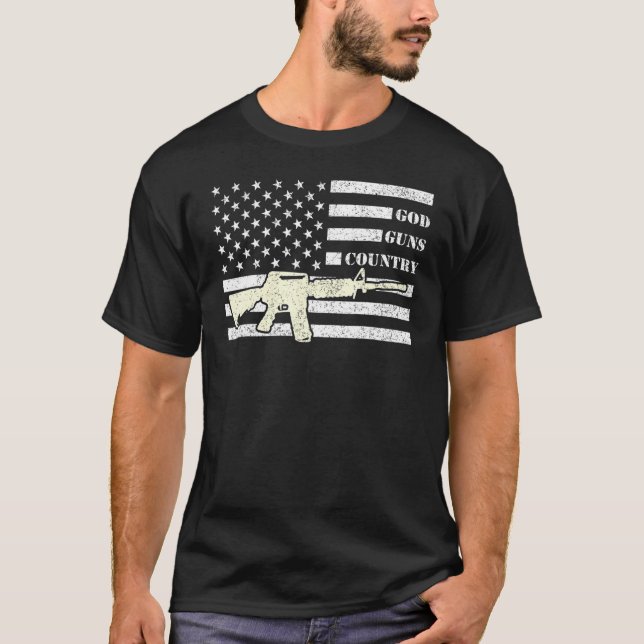 God Guns Country With Gun American Flag Patriotic_ T Shirt (Framsida)