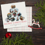 God jul 10 Rött Grönt-kort för fotokvadrat Kort<br><div class="desc">Kan inte plocka bara ett eller två av dina favoritfoton i familjen? De stora platta 5, 25-tumskorten med 5, 25-tumsformat har platshållare för 10 av dina favoritfoton,  namn och år. Alla bilderna är runda i form av ett Julgran. Hälsning,  "God jul",  står i rött på elfenben.</div>