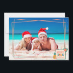god jul Beach med ananas och blommor Julkort<br><div class="desc">Bor du i ett ställe som har sand i stället för snö eller vaknar i tropikernorna? Njut av det här fotokortet för helgdag på stranden. Utformningen har en juldekalk med en ananas i helgdag inslagen i julklapp ljus, en stjärnfisk med julhatt och tropiska blommor med handflatan löv. Helgdag har också...</div>