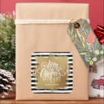 God jul Black White Rand Fyrkantigt Klistermärke<br><div class="desc">God jul i chic,  vita bokstäver på stänk i ansiktet på guld,  dessa fyrkantiga klistermärken har en bakgrund med moderna svarta och vita punkter från rand och guld och är personlig med ditt namn. MER design i vår samling.</div>