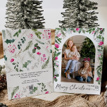 God jul Bright Rosa Greenery Arch 1 Photo Julkort<br><div class="desc">Den här samlingen har vattenfärgsskarpa blommigtar för rosa,  bär och vintergröna med modern och elegant typografi,  med ett botaniskt mönster baksida på vintern.</div>