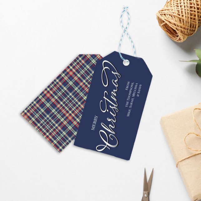 God jul Calligraphy Script Navy Blue Play Presentetikett (Merry Christmas stylish silver calligraphy script gift tag with a navy blue green plaid pattern. )