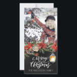 God jul Chalkboard Blommigt Helgdag Photo Julkort<br><div class="desc">Kortet är designat med enkelt och rent linjer och accentueras med helgdag av vin och grönt av skogar. Anpassa med eget foto och anpassa texten med din egen familj namn! Gör ett underbart helgdag för alla som kärlek är helgdag elegans.</div>