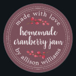 God jul, Cranberry Sylt Canning Burgundy Runt Klistermärke<br><div class="desc">Rustik och modern hemgjord jultomte sylt som konserverar tranbär sylt burk med dekal, med texten som är gjord med kärlek, homemade cranberry sylt och ditt namn i det vita chicen som manusjografi och modern typografi på en burgundisk bakgrund med en snyggt kranbär. Lägg bara till ditt namn och produkten namn...</div>