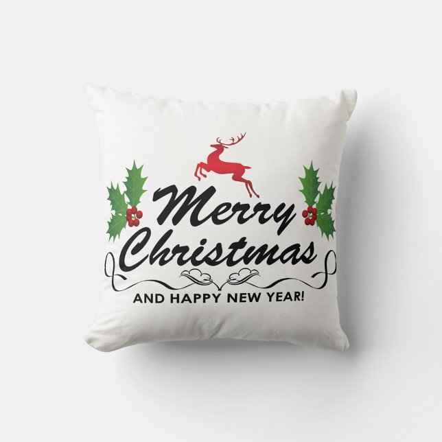 God jul Dekorativ kudde (A throw pillow with the words "Merry Christmas" in a decorative black font, with a red reindeer.)