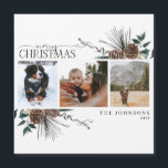 God jul Dusty Winter Helgdag Card Magnet<br><div class="desc">Vi presenterar vår God jul Dusty Winter Watercolor Photo Helgdag Card Magnet! Det här vackra kortet innehåller tre av dina favoritfoton, perfekt arrangerat med ett trendig, löst arrangemangt av eukalyptus och botaniskt grönt inslag på vintern. Den handskrivna kalligrafin tillför en aning charm och elegans. skapar det här perfekten för att...</div>