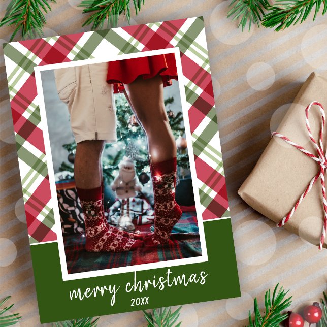 God jul Elegant Red Grönt Play Photo Helgkort (Merry Christmas Elegant Red Green Plaid Photo Holiday Card)