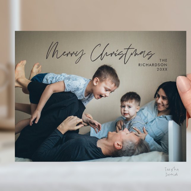 God Jul Familjefoto Modern Minimalism Vykort (Merry Christmas Family Photo Modern Minimal Postcard in Charcoal Grey)