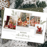 God Jul Foto Collage Julkort<br><div class="desc">Med en 4-foto-kollage och en modern Merry christmas-typografi kan du enkelt ändra för att lägga till ditt efternamn och dina foton. En elegant design att skicka till vänner och familj under denna högtidsperiod.</div>