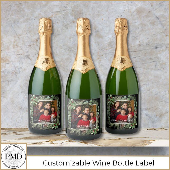 God Jul Foto Krans Botanisk (Merry Christmas Photo Wreath Botanical Sparkling Wine Bottle Label with Your Photo, Name, Year.)
