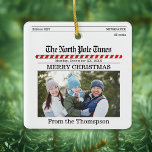 God jul fototypografi - nyhetsbrev julgransprydnad keramik<br><div class="desc">Den här designen har ett god jul,  foto,  sött typografiskt prydnadsföremål,  med rött och vitt candy cane rand,  ett nyhetsbrev,  med ett klassiskt,  minimalistiskt,  modernt,  rent enkelt stil,  som matchar den nordliga poletidsinsamlingen,  gör en unik och nyfiken presentidé.</div>