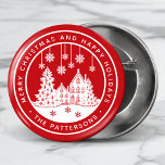 God jul Glad helg Winter-Personligen Knapp<br><div class="desc">God jul Glad helg Winter Personlig Namn Buttons har texten "God jul och Glad helg" i ett modernt,  vitt skript på röd bakgrund och personlig med ditt namn som omger ett hem med Julgranar och snöflingor. Perfekt till julklapp party favors och Helgdag. Designad av ©Evco Studio www.zazzle.com/store/evcostudio</div>