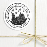 God jul Glad helg Winter-Personligen Runt Klistermärke<br><div class="desc">God jul Glad helg Winter-Personligen Namn Stickers Etiketter innehåller texten "God jul och Glad helg" i modern svart skrift och personlig med ditt namn som omger ett hem med Julgranar och snöflingor. Perfekt till jul, party favors och Helgdag eller till kontoret för varor eller post. Designad av ©Evco Studio www.zazzle.com/store/evcostudio...</div>
