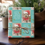 God jul Gott nytt år - 1 foto-vismiskt Presentpapper<br><div class="desc">Lägg till ett lodrät eller porträtt bild till den här söta helgdag. Jag önskar dig God jul och Gott nytt år - har en vit typografisk design med studsande kalligrafi och söta hollybär. En nyfiken och fin fotodesign som gör ett minnesvärt omslag under träd.</div>
