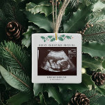 God jul Gravid Ultraljudsfoto Grandma Julgransprydnad Keramik<br><div class="desc">Det är alltid en bra att  den spännande nyheten med närmaste och djupaste. Perfektens julklapp för mormor att vara med ultraljudsfoto. Anpassa den här unika visningen,  lägg till dina uppgifter och berätta för alla om de speciella nyheterna. Underbar gåva till nya föräldrar och babyduschar.</div>