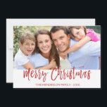 God jul Handskrivet fotokort för skript Julkort<br><div class="desc">God jul Hand har skrivit ut skriptfotokort. Bilden och texten i det här handskrivna penselskriptet kan uppdateras och anpassas med ditt foto och din familj namn. Detta kort visningar även familjen namn och ett guld-folie på baksidan av julkortet.</div>