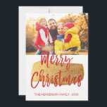 God jul Handskrivet fotokort för skript Julkort<br><div class="desc">God jul Hand har skrivit ut skriptfotokort. Bilden och texten i det här handskrivna penselskriptet kan uppdateras och anpassas med ditt foto och din familj namn. Detta kort visningar även familjen namn och ett guld-folie på baksidan av julkortet.</div>
