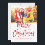 God jul Handskrivet fotokort för skript Julkort<br><div class="desc">God jul Hand har skrivit ut skriptfotokort. Bilden och texten i det här handskrivna penselskriptet kan uppdateras och anpassas med ditt foto och din familj namn. Detta kort visningar även familjen namn och ett guld-folie på baksidan av julkortet.</div>