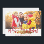 God jul Handskrivet fotokort för skript Julkort<br><div class="desc">God jul Hand lät skriptguldfärgat fotoport. Bilden och texten i det här handskrivna penselskriptet kan uppdateras och anpassas med ditt foto och din familj namn. Detta kort visningar också familjen namn och ett guld-folie på baksidan av julkortet.</div>