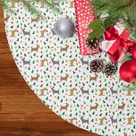 God jul i Kairn Terriers i Santa Hats White Julgransmatta Borstad Polyester<br><div class="desc">Det här söta mönster har våra Kairn Terriers som bär jultomten med grönt och vit jultomte gräs träd och grillbär över en svart bakgrund.</div>