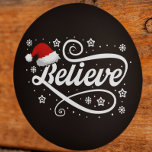 God jul, Jultomten - Santa Hat Black Runt Klistermärke<br><div class="desc">Bygg julhelgens magi med vår "julklapp Jultomten - Santa Hat Black"-design. Med en klassisk julhatt och det tidlösa budskapet att tro på julens glädje och är denna festliga design perfekt för att sprida helgdag glädje. Oavsett om du tror på jultomten eller bara kärlek på säsongens nostalgiska charm är roligt och...</div>
