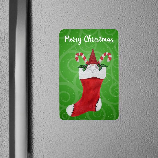 God jul Little Gnome Stocking Grönt Swirls Magnet (Red stocking with cute gnome candy canes on green swirled Merry Christmas magnet.)