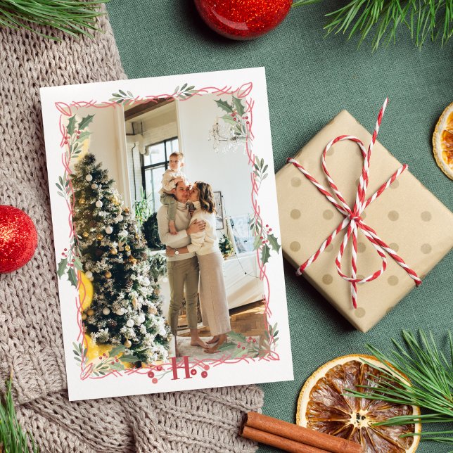 God jul Monogram Holly Berry Photo Julkort (Skapare uppladdad)