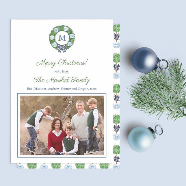 God jul Monogram vattenfärg Boxwood Watercolor Wan Julkort (Preppy boxwood with blue bow chinoiserie holiday photocard design)