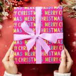 God jul Multifärgad Text Art. Rosa Presentpapper<br><div class="desc">Gör dina helgdag ljusare med den här pappra inslagningen som visar en glad God jul-design. Den upprepade God jul-texten i lekfull flerfärgad typsnitt, inklusive rosa, blått, grönt, gult och rött på rosans bakgrund, lägger till en snygg bild. Idealisk för julentusiaster som vill backa presenter med en roligt och pulserande fläkt....</div>