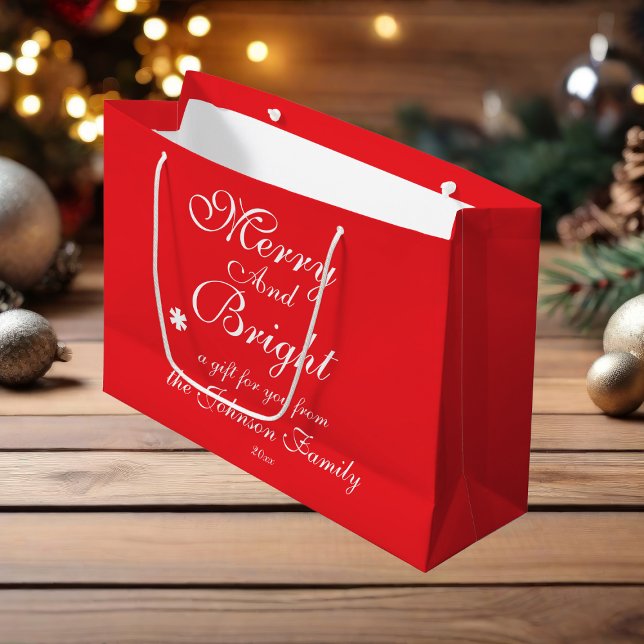 God jul och lätt skript i Chicen Namn (Merry And Bright, cheerful chic large red Christmas gift bag.)
