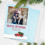 God jul One Photo Red Lastbil Julkort<br><div class="desc">En vinterscen med vit vintage lastbil som återvänder från skogen eller Julgran med årets Julgran i snö. med ett god jul,  en fotomall med söt vattenfärg,  söt reflexvinter,  vintage röd lastbil,  ett enkelt minimalistiskt,  minimalt snö snöfall med Julgran,  med ett helgdag,  med blått och rött fotokort</div>
