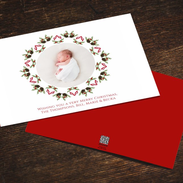 God jul One Photo Red och Grönt Julkort (Christmas holiday greenery and pine cones wreath mandala design single photo card. )