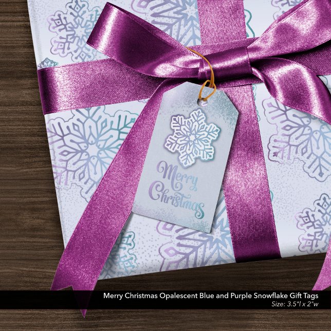 God jul Opalescent Blue Lila Snowflake Presentetikett (Merry Christmas Gift Tags with Opalescent Blue and Purple Snowflakes)