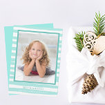 God jul på Kastal Teal Beach Julkort<br><div class="desc">Vackra gröntar i havet dekorerar den söt familjens fotojulkort som lyder Mele Kalikimaka,  Hawaiias sätt att säga God jul. En söt färg-motiv på ett trendig anpassningsbar-fotokort för helgdag. Chic teal vinkara bakom ett fint anpassningsbar foto av dina barn.</div>