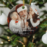 God jul Photo Festive Bauble Julgransprydnad Keramik<br><div class="desc">Dekorera träd med den här enkla Anpassningsbarna Photo God jul Family Ornament. På motsatt sida finns en mönster av traditionella vattenfärgsbubblor. Anpassa säsongen hälsning,  namn och år.</div>