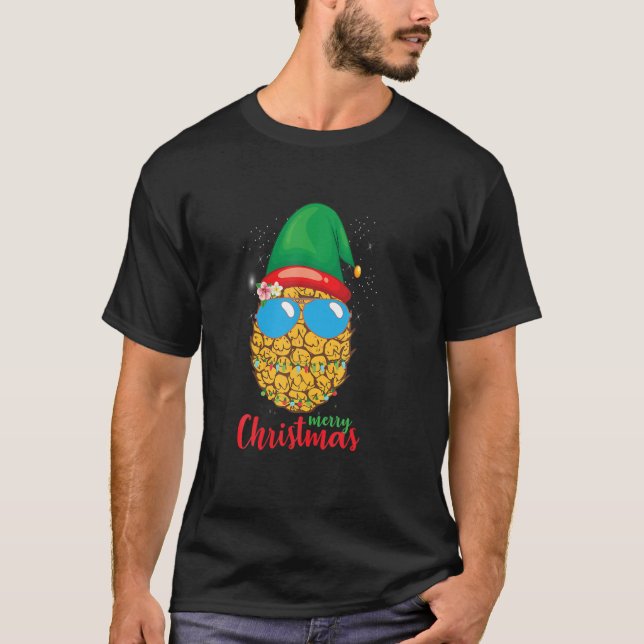 God jul Pineapple Santa Hat Light Funny Xm T Shirt (Framsida)