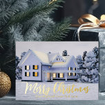 God jul Real Gods Company Winter Guld<br><div class="desc">Detta vackra helgdag för anpassningsbar i gods är perfekt för ett realbolag i norr. Det vackra vita snö linjer,  träd och huset på det här vinterfotot. En sfärare kan behålla God jul i guld-skript eller anpassa med sina egna säsonhälsningar. Lägg till ditt personlig-meddelande på baksidan.</div>