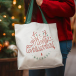 God jul Red Grönt Personlig Reindeer Tygkasse<br><div class="desc">Ge mig glädjen med den här personligerbara God jul i väskan! Den här trevliga presenten för familj och vänner levereras med alternativet att lägga till ett eget namn, skapar det en speciell gest från extra. Tvättpåsen har ett skript som spådomar ut "God jul", försedd med mousserande stjärnor och den förtjusande...</div>
