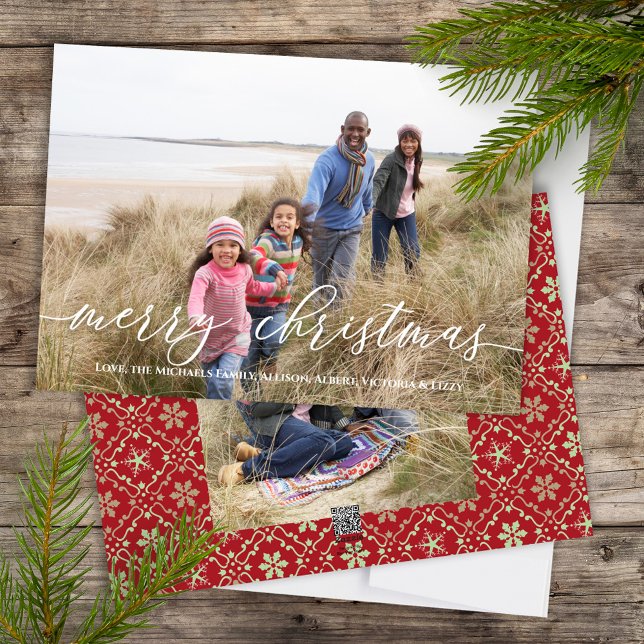 God jul Red Grönt Snowflake Two Photo Julkort (Merry Christmas Calligraphy Script holiday photo card with elegant snowflake pattern)