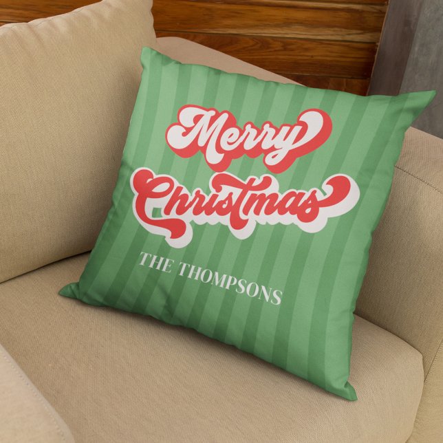 God jul Red Grönt Whimsical Retro Kudde (Merry Christmas red and green retro style typography throw pillow. )