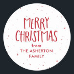 God jul rödstjärnor, personlig runt klistermärke<br><div class="desc">God jul! Den här röda och vita helgdag-presentklistermärket är en roligt och en feg beröring för hela Julklapp. Med handritade stjärnor och punkter tillsammans med ett "God jul" har denna enkla presentdesign också plats för anpassningsbar märkre. Hitta matchande presentfigursättning och fotokort för helgdag, julprydnader och mycket annat i Mera Cheer...</div>