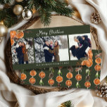 God jul Rustic 3 Photo Collage Julkort<br><div class="desc">Fira julhelgens magi med vårt Rustic Woodland Three Photo Collage Helgdag Card. Med tre av dina mest omhuldade foton,  som accentueras med en aning vattenfärgen gräs grenar,  kanelpinnar och orange segment,  skapar du en fängslande,  unik keepsaksbrimering med rustik charm för dina kära.</div>