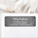 God jul rustik chalkboard-familjen namn returadress etikett<br><div class="desc">Handskrivet skript God jul önskemål på returetiketter i kalkylbord. Du kan ändra texten.</div>