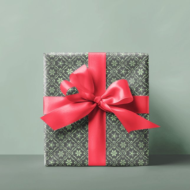 God jul Simple Minimalist Script Snowflake Presentpapper (Christmas wrapping paper sheets with green snowflake pattern)