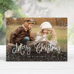 God jul Snö Photo Julkort<br><div class="desc">Fira helgdagarna med det här chicen julkortet med modernt skript och snöfall.</div>