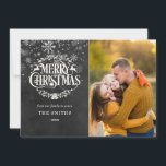 god jul Snöflingor Photo Boho Chalkboard Julkort<br><div class="desc">Sprid julglädjen med det här eleganten,  boho-fotokortet. Anpassa framsidan med din helgdag-meddelandefamilj namn,  årligt och speciellt foto på en kalkbrädesbakgrund. Den omvända funktionen har söt som faller i snöflingor på en matchande kritersbakgrund. Designad av Thisisnotme©</div>